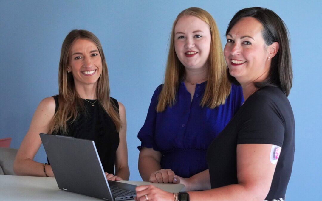 Katharina Rohrmeier (Group Risk & Compliance Manager), Lisa Mahlein (Assistant to the CFO) und Sabrina Grünthanner (Internal Communications Manager)