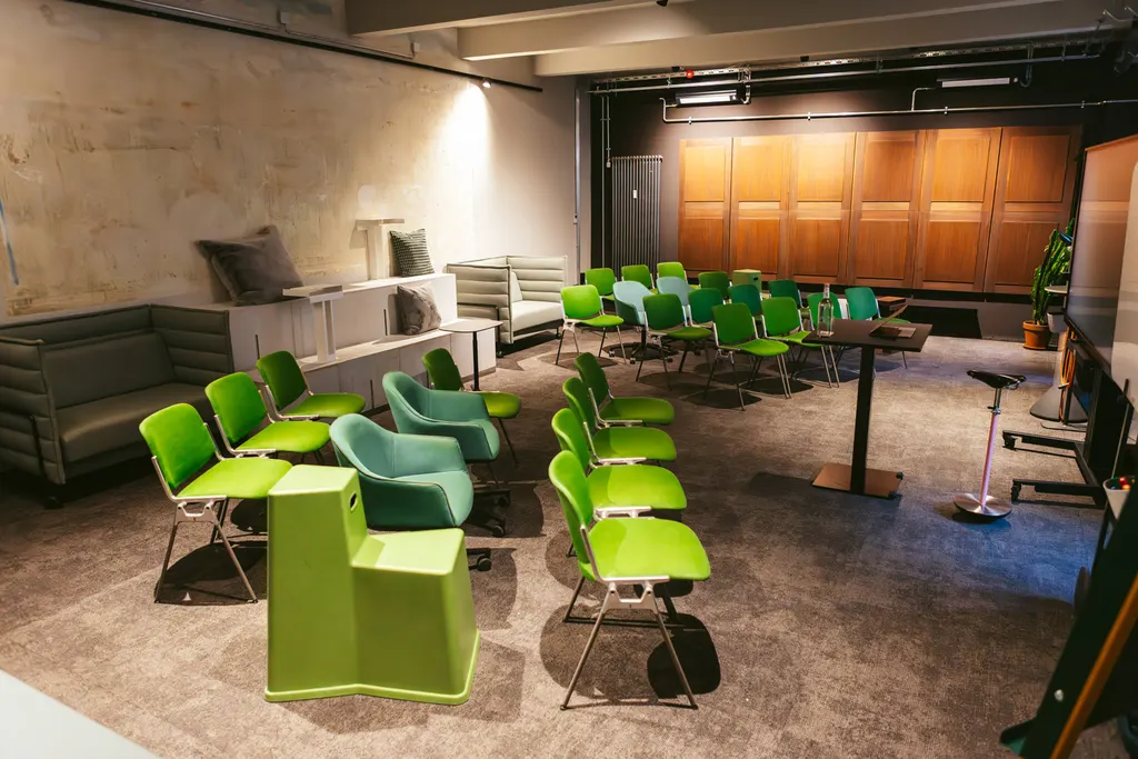 club199 – Atelier-Raum mit Loungebereich